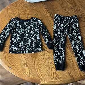 Caden Lane “Baddie Bones” Halloween Pajama Set 4T (glow in dark) (nwot)
